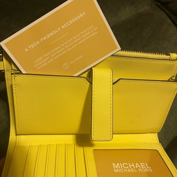 Michael Kors Women's Jet Set Travel Double Zip Wristlet - Picture 3 of 5